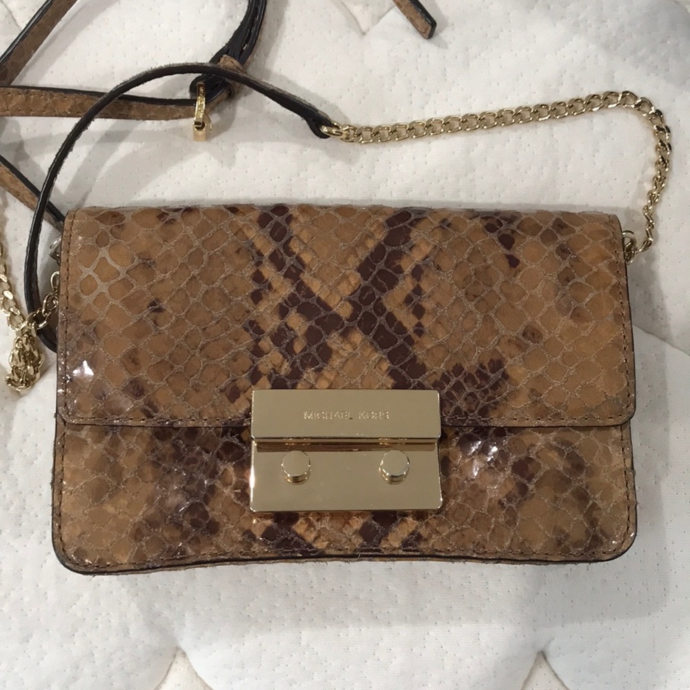 Michael kors crossbody